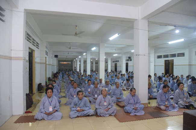 Dharma talk Looking back at the Vietnamese Buddha recitation Sect over the years  in The 98 th Seven-day Retreat
