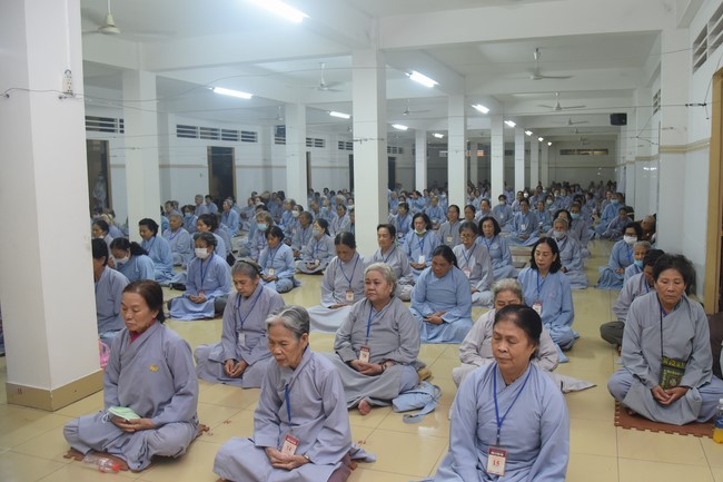 Dharma talk Looking back at the Vietnamese Buddha recitation Sect over the years  in The 98 th Seven-day Retreat