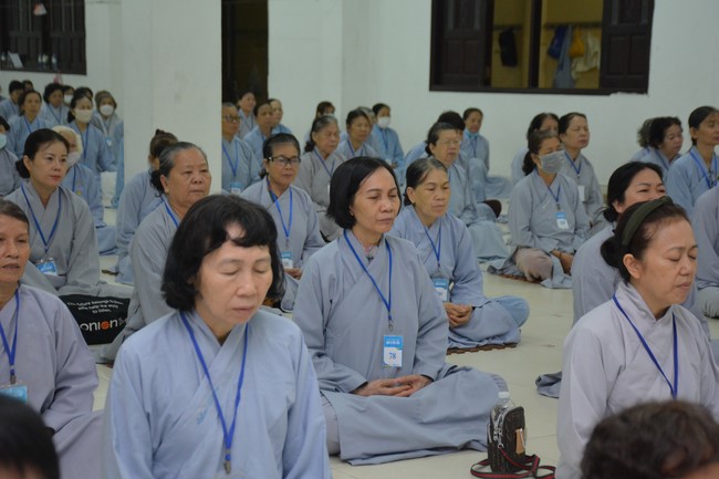 Dharma talk Looking back at the Vietnamese Buddha recitation Sect over the years  in The 98 th Seven-day Retreat