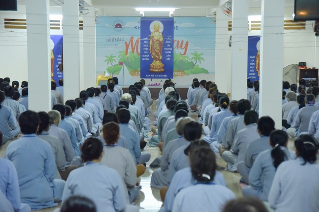 Dharma talk Looking back at the Vietnamese Buddha recitation Sect over the years  in The 98 th Seven-day Retreat