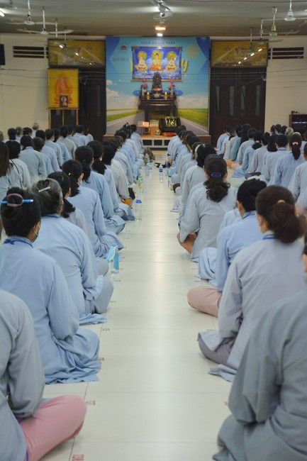 Dharma talk Looking back at the Vietnamese Buddha recitation Sect over the years  in The 98 th Seven-day Retreat