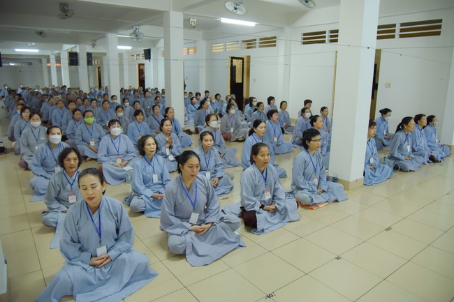 Dharma talk Looking back at the Vietnamese Buddha recitation Sect over the years  in The 98 th Seven-day Retreat