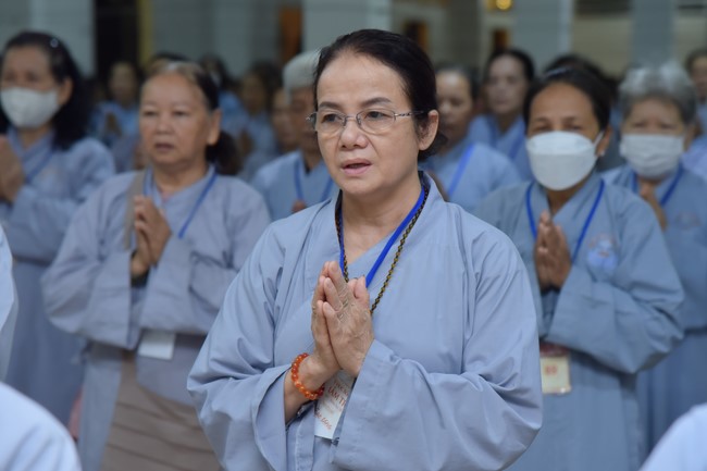 Dharma talk Looking back at the Vietnamese Buddha recitation Sect over the years  in The 98 th Seven-day Retreat
