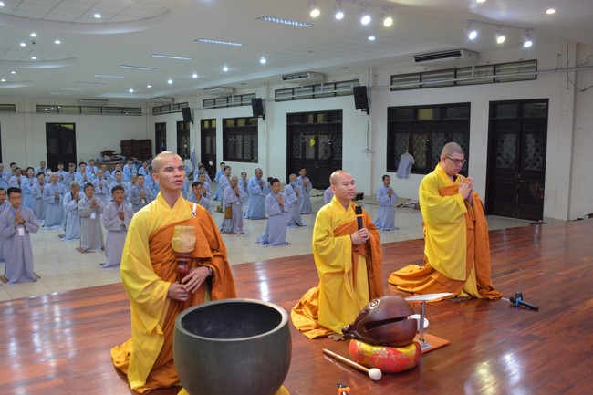Dharma talk Looking back at the Vietnamese Buddha recitation Sect over the years  in The 98 th Seven-day Retreat
