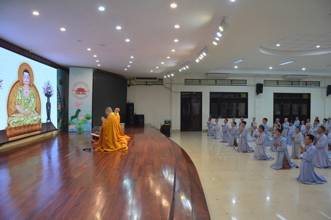 Dharma talk Looking back at the Vietnamese Buddha recitation Sect over the years  in The 98 th Seven-day Retreat