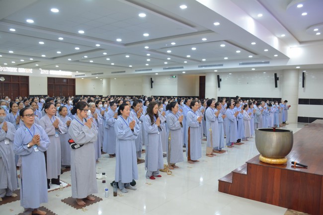 Dharma talk Looking back at the Vietnamese Buddha recitation Sect over the years  in The 98 th Seven-day Retreat