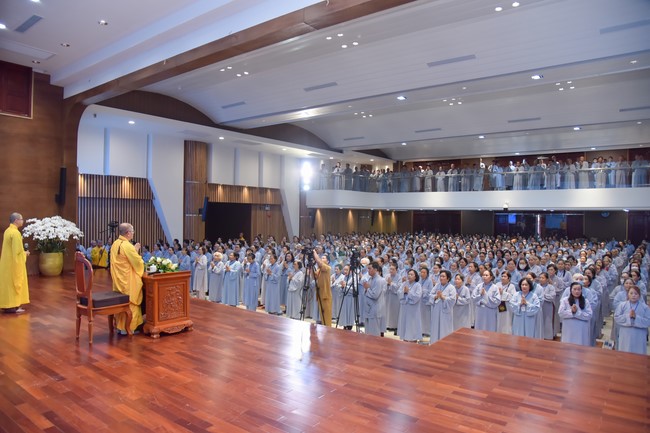 Dharma talk Looking back at the Vietnamese Buddha recitation Sect over the years  in The 98 th Seven-day Retreat