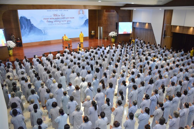 Dharma talk Looking back at the Vietnamese Buddha recitation Sect over the years  in The 98 th Seven-day Retreat