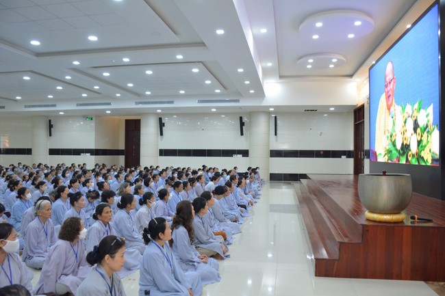 Dharma talk Looking back at the Vietnamese Buddha recitation Sect over the years  in The 98 th Seven-day Retreat