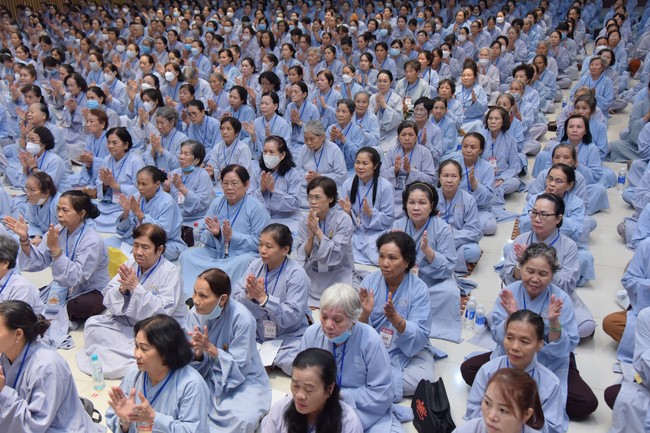 Dharma talk Looking back at the Vietnamese Buddha recitation Sect over the years  in The 98 th Seven-day Retreat