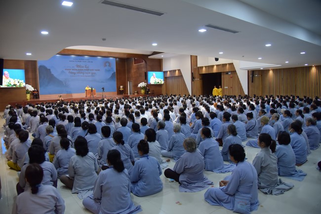 Dharma talk Looking back at the Vietnamese Buddha recitation Sect over the years  in The 98 th Seven-day Retreat