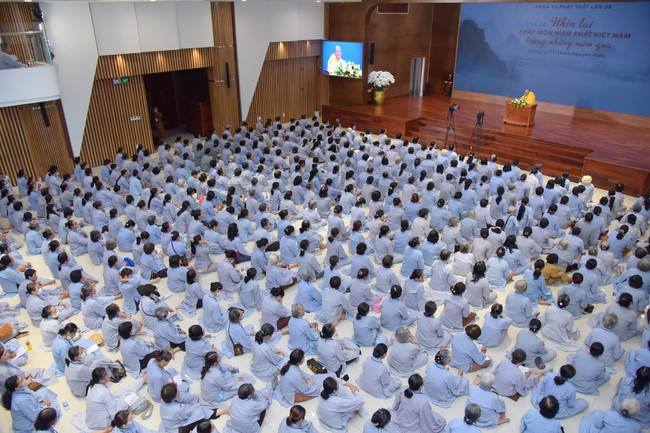 Dharma talk Looking back at the Vietnamese Buddha recitation Sect over the years  in The 98 th Seven-day Retreat