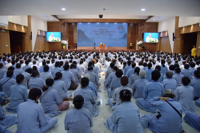 Dharma talk Looking back at the Vietnamese Buddha recitation Sect over the years  in The 98 th Seven-day Retreat