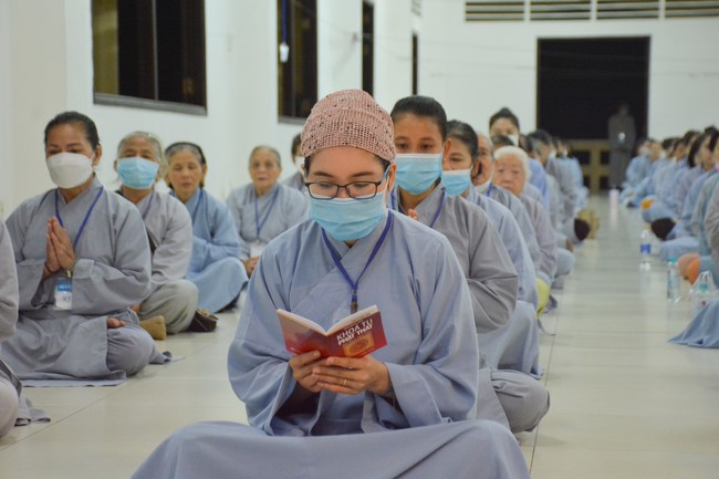 Dharma talk Looking back at the Vietnamese Buddha recitation Sect over the years  in The 98 th Seven-day Retreat