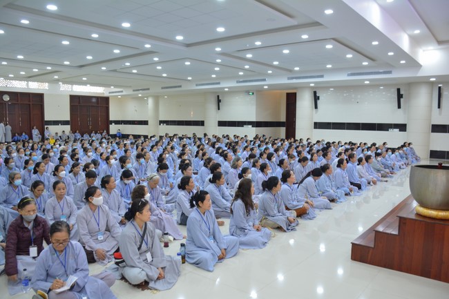 Dharma talk Looking back at the Vietnamese Buddha recitation Sect over the years  in The 98 th Seven-day Retreat
