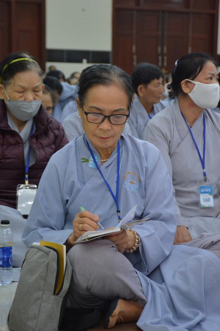 Dharma talk Looking back at the Vietnamese Buddha recitation Sect over the years  in The 98 th Seven-day Retreat