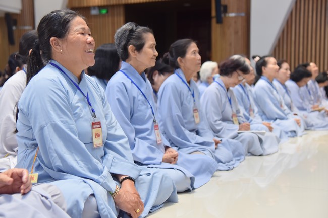 Dharma talk Looking back at the Vietnamese Buddha recitation Sect over the years  in The 98 th Seven-day Retreat