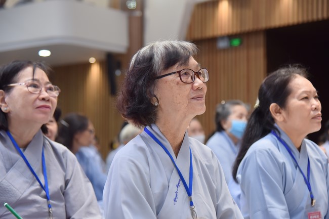 Dharma talk Looking back at the Vietnamese Buddha recitation Sect over the years  in The 98 th Seven-day Retreat
