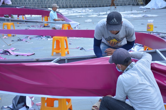 Công tác chuẩn bị đại lễ hoa đăng kỷ niệm đức Phật A-di-đà (Phần 2)