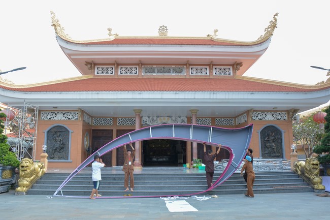 Công tác chuẩn bị đại lễ hoa đăng kỷ niệm đức Phật A-di-đà (Phần 2)