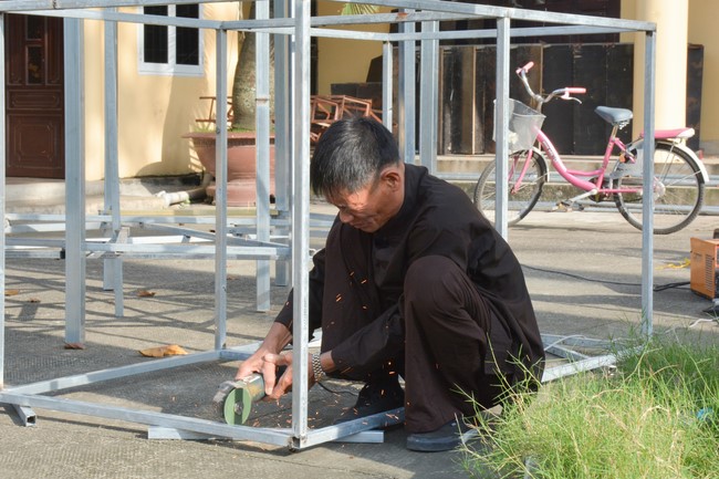 Công tác chuẩn bị đại lễ hoa đăng kỷ niệm đức Phật A-di-đà (Phần 2)