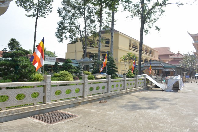 Công tác chuẩn bị đại lễ hoa đăng kỷ niệm đức Phật A-di-đà (Phần 2)