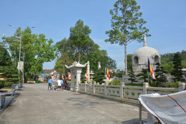 Công tác chuẩn bị đại lễ hoa đăng kỷ niệm đức Phật A-di-đà (Phần 2)