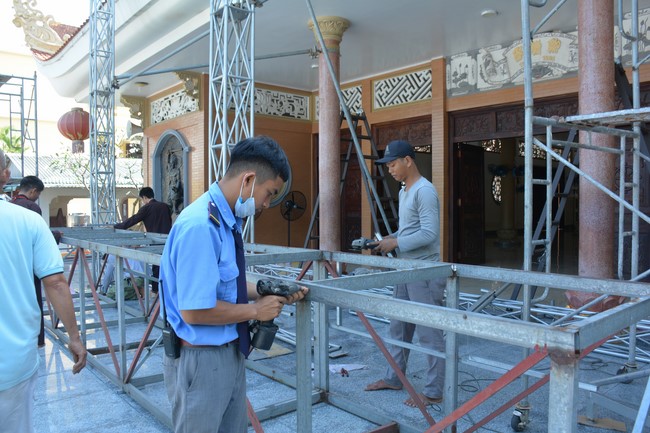 Công tác chuẩn bị đại lễ hoa đăng kỷ niệm đức Phật A-di-đà (Phần 2)