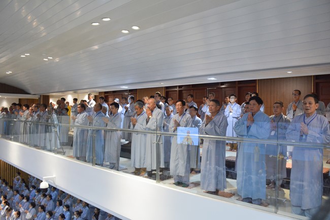 Dharma Talk Reciting the Buddha's names without receding in The 98th Seven-Day Retreat