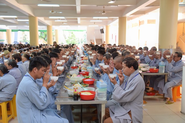 Dharma Talk Reciting the Buddha's names without receding in The 98th Seven-Day Retreat