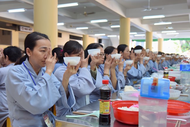 Dharma Talk Reciting the Buddha's names without receding in The 98th Seven-Day Retreat