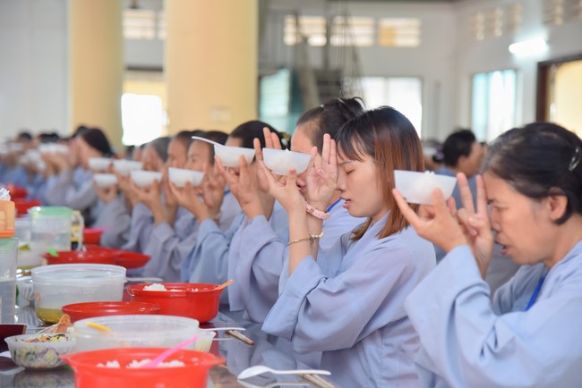 Dharma Talk Reciting the Buddha's names without receding in The 98th Seven-Day Retreat