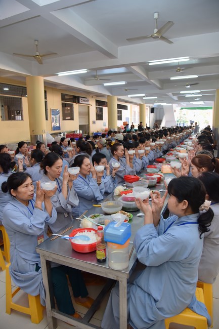 Dharma Talk Reciting the Buddha's names without receding in The 98th Seven-Day Retreat