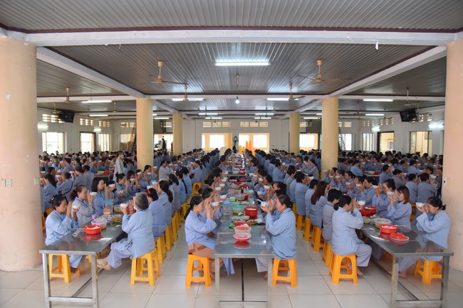 Dharma Talk Reciting the Buddha's names without receding in The 98th Seven-Day Retreat