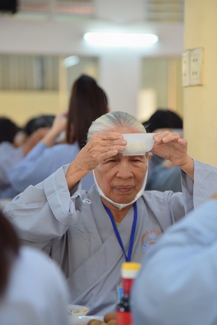 Dharma Talk Reciting the Buddha's names without receding in The 98th Seven-Day Retreat