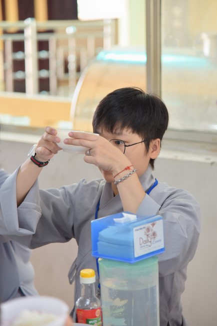 Dharma Talk Reciting the Buddha's names without receding in The 98th Seven-Day Retreat