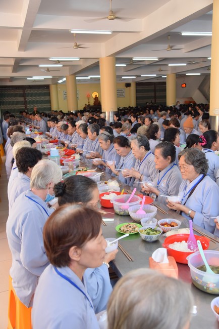 Dharma Talk Reciting the Buddha's names without receding in The 98th Seven-Day Retreat