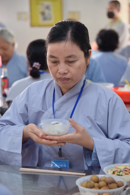 Dharma Talk Reciting the Buddha's names without receding in The 98th Seven-Day Retreat