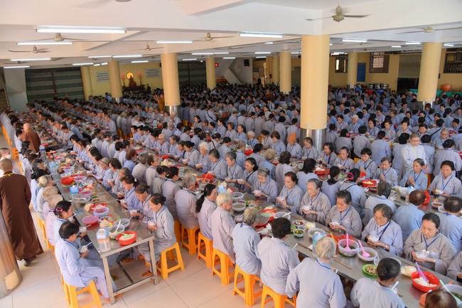 Dharma Talk Reciting the Buddha's names without receding in The 98th Seven-Day Retreat