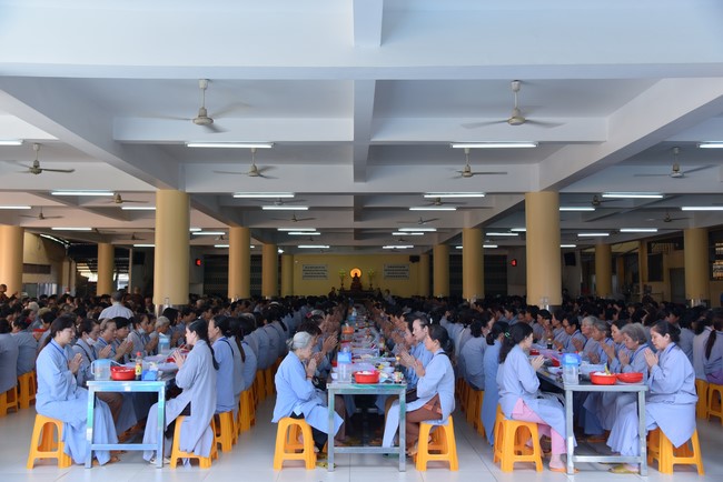Dharma Talk Reciting the Buddha's names without receding in The 98th Seven-Day Retreat