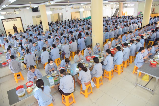 Dharma Talk Reciting the Buddha's names without receding in The 98th Seven-Day Retreat