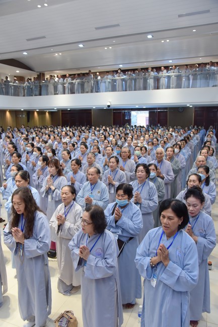 Dharma Talk Reciting the Buddha's names without receding in The 98th Seven-Day Retreat