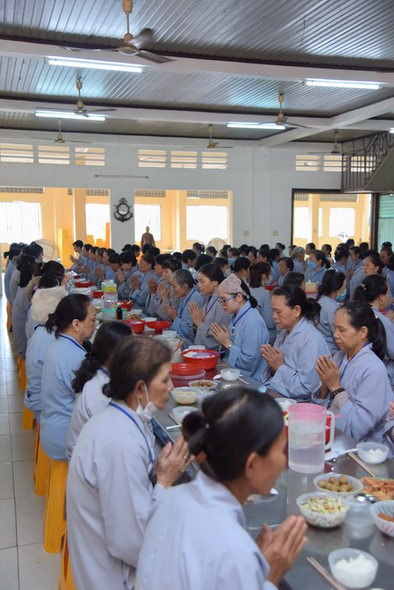Dharma Talk Reciting the Buddha's names without receding in The 98th Seven-Day Retreat