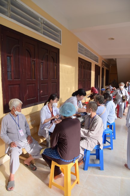 Dharma Talk Reciting the Buddha's names without receding in The 98th Seven-Day Retreat