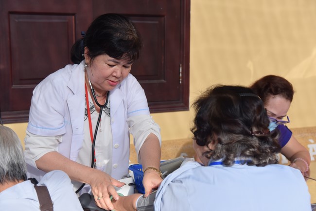 Dharma Talk Reciting the Buddha's names without receding in The 98th Seven-Day Retreat