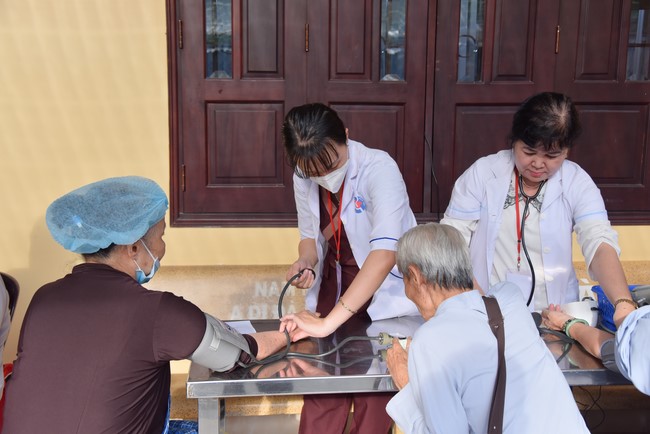 Dharma Talk Reciting the Buddha's names without receding in The 98th Seven-Day Retreat