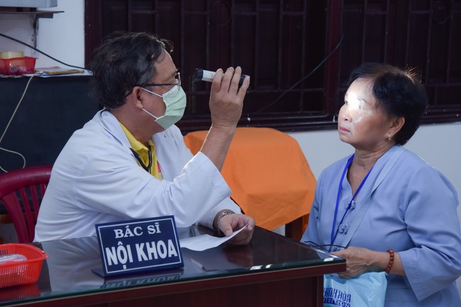 Dharma Talk Reciting the Buddha's names without receding in The 98th Seven-Day Retreat