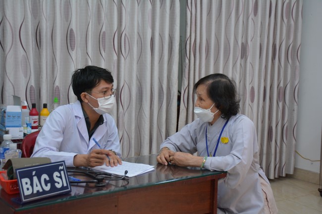 Dharma Talk Reciting the Buddha's names without receding in The 98th Seven-Day Retreat