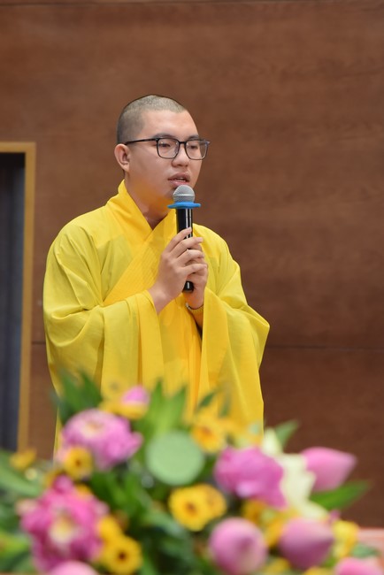 Dharma Talk Reciting the Buddha's names without receding in The 98th Seven-Day Retreat