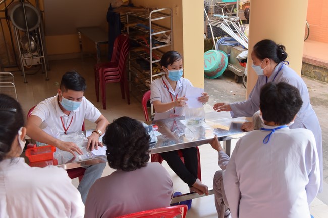 Dharma Talk Reciting the Buddha's names without receding in The 98th Seven-Day Retreat